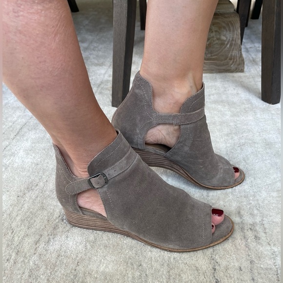 Lucky Brand Women's Baxley Bootie Sandal Suede Cutout Open Toe Heels - Picture 2 of 13